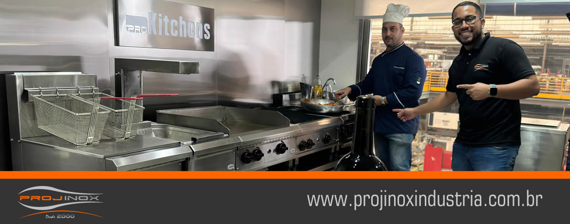Chef Luca Mesiano apresenta receita especial na cozinha Prokitchens